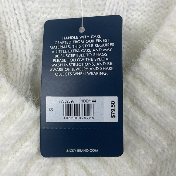 LUCKY BRAND NWT White Snagging Fuzzy Eyelash Cable Knit V-Neck Sweater sz small - Picture 6 of 7